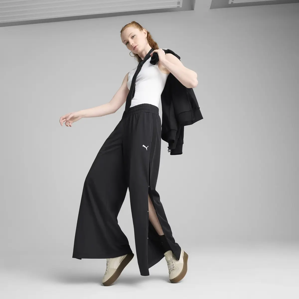 PUMA WARDROBE ESS Low Rise Pants Kadın Siyah Eşofman Alt