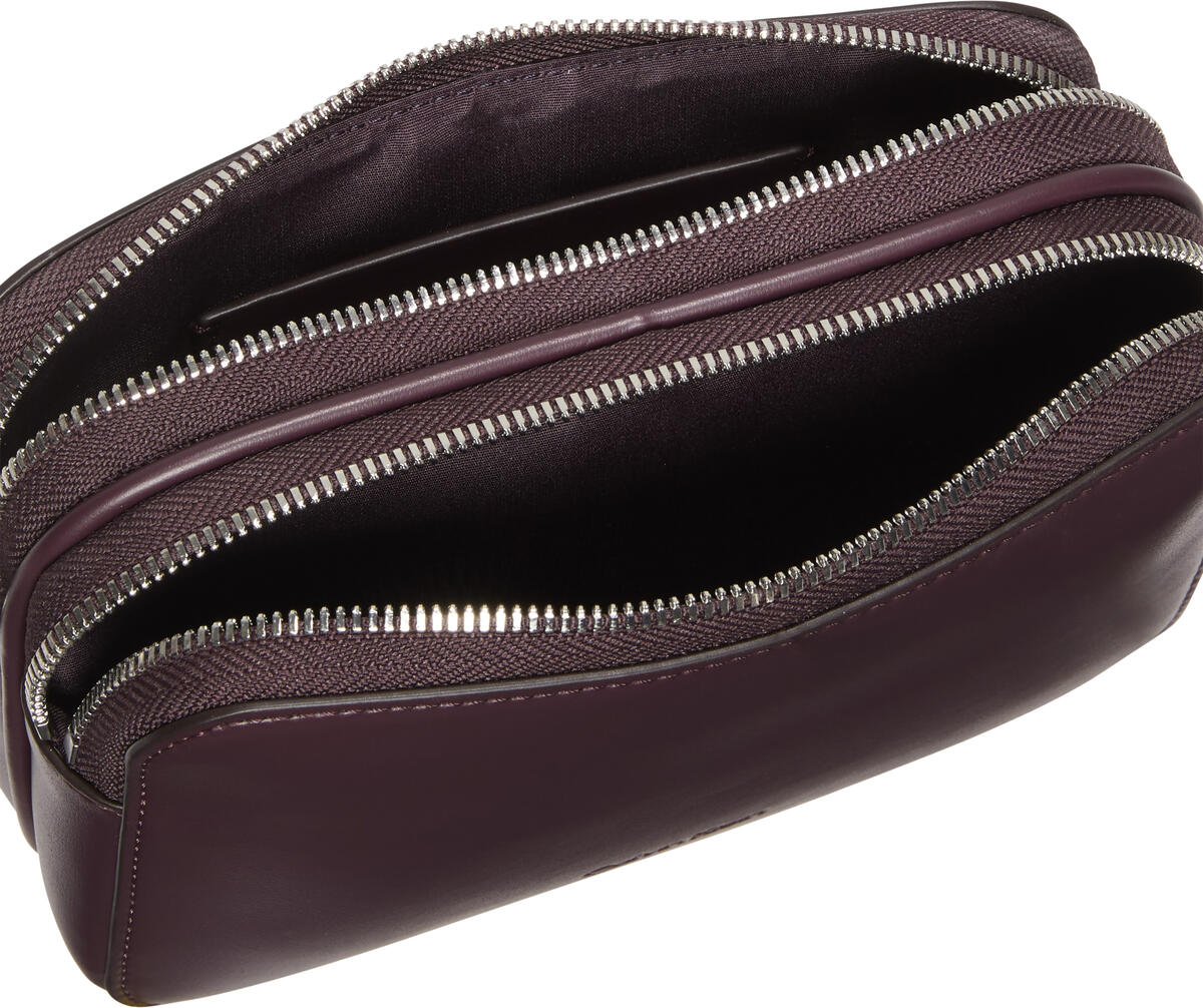 Calvin Klein WEBBING DOUBLE STRAP CAMERA BAG Kırmızı Kadın El Çantası Calvin Klein WEBBING DOUBLE STRAP CAMERA BAG Kırmızı Kadın El Çantası