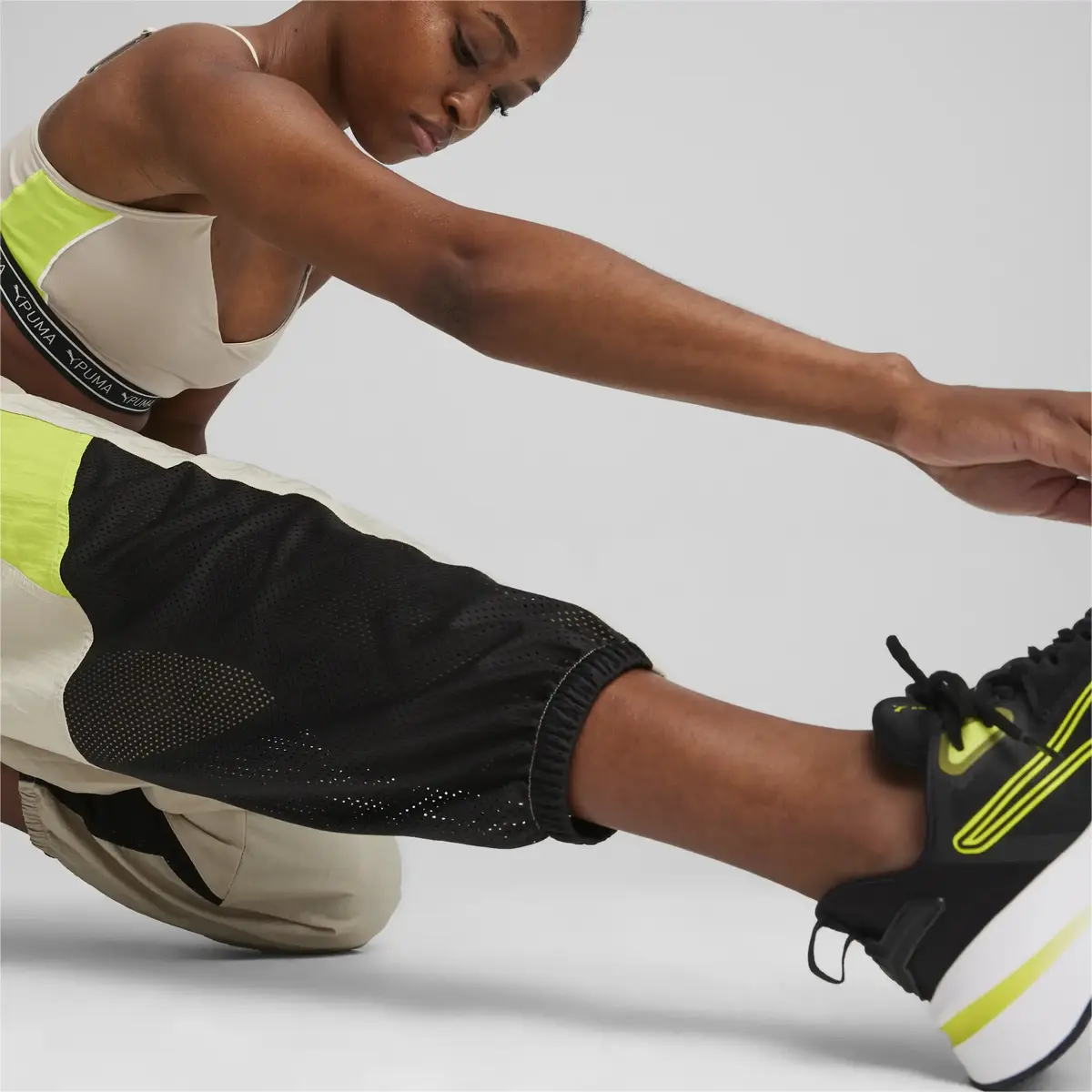 Puma FIT MOVE WOVEN JOGGER Bej Kadın Eşofman Altı