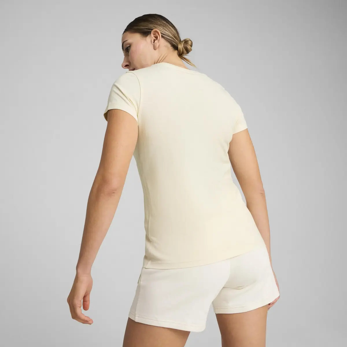 PUMA ESS ELEVATED Tee Bej Kadın T-Shirt