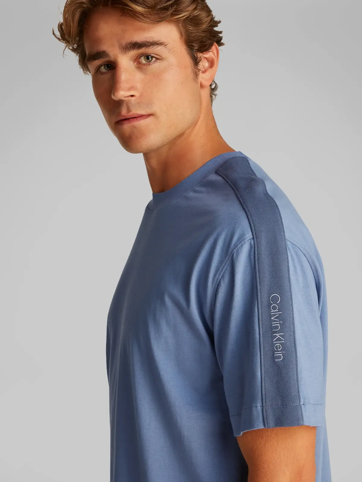 LOGO TAPE TEE, CKG