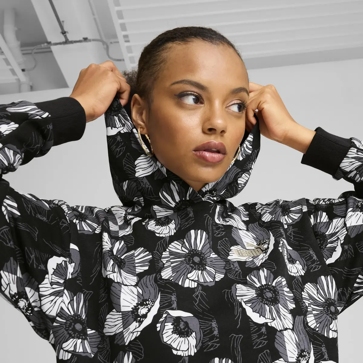 Puma ESS+ CLASS ACT AOP Hoodie Siyah Kadın Hoodie