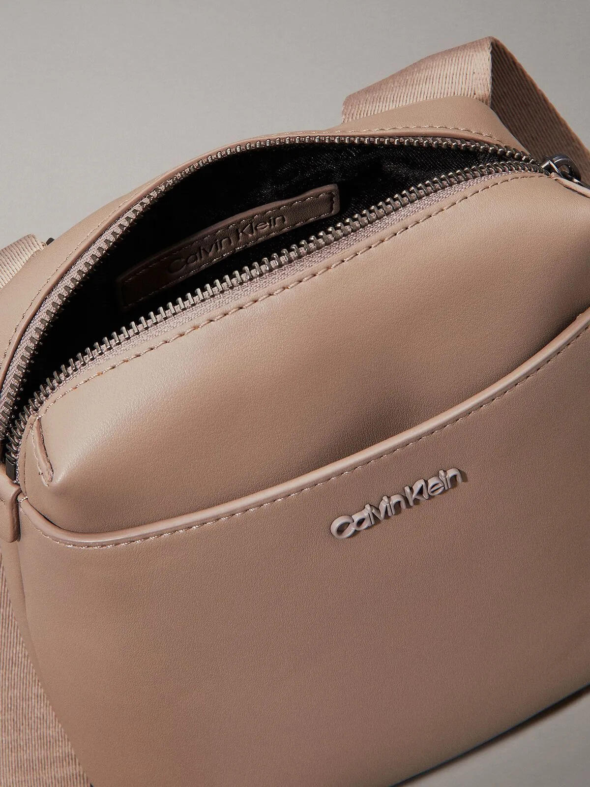 Calvin Klein CLEAN ESSENTIAL CUBE, PA0 Bej Unisex Çanta