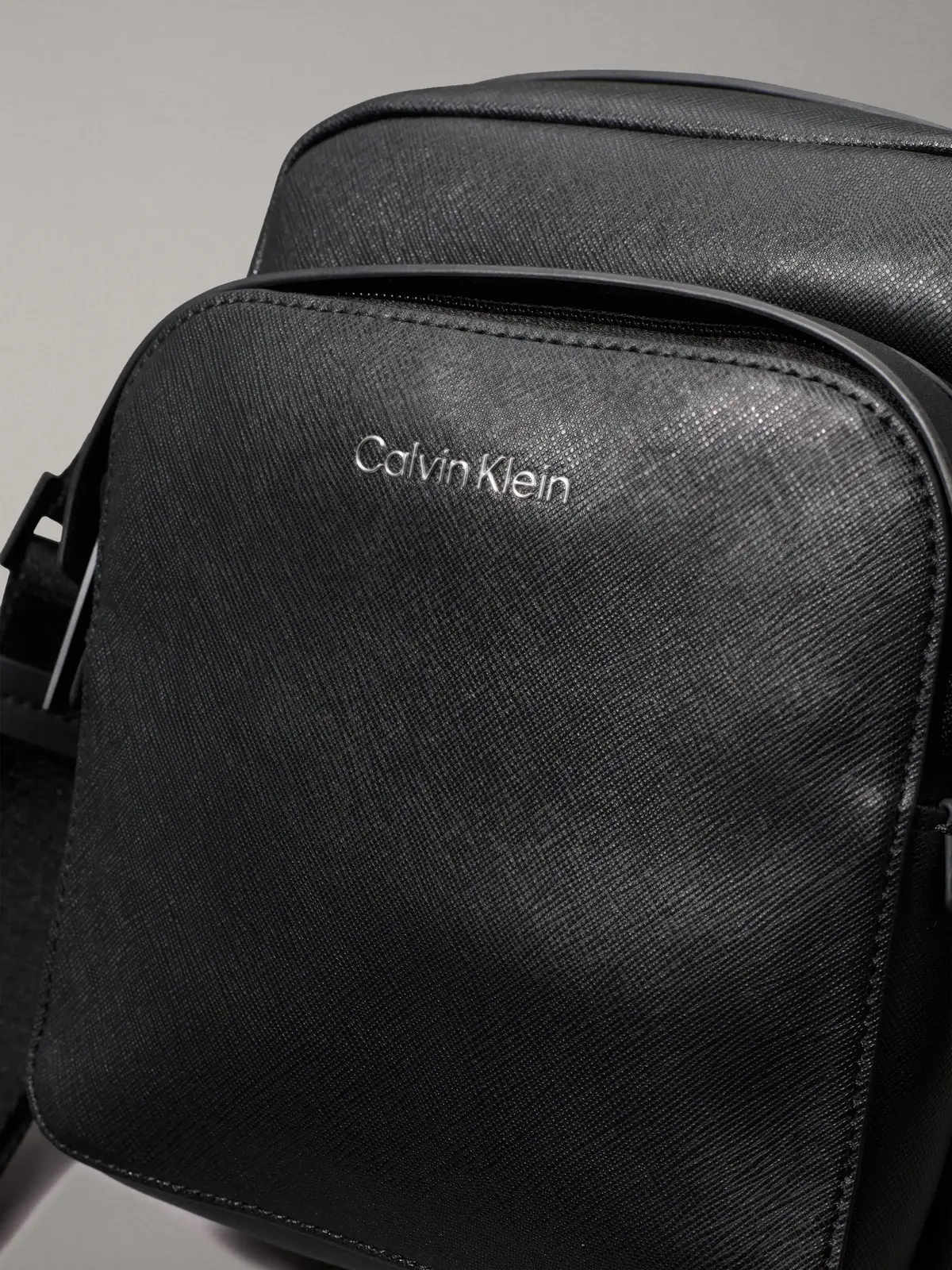 Calvin Klein CK MUST REPORTER S Erkek Siyah Omuz Çanta