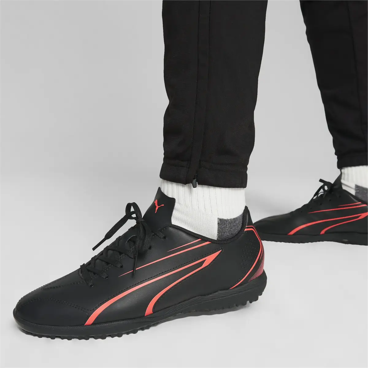 Puma VITORIA TT Siyah Erkek Halı Saha Ayakkabısı