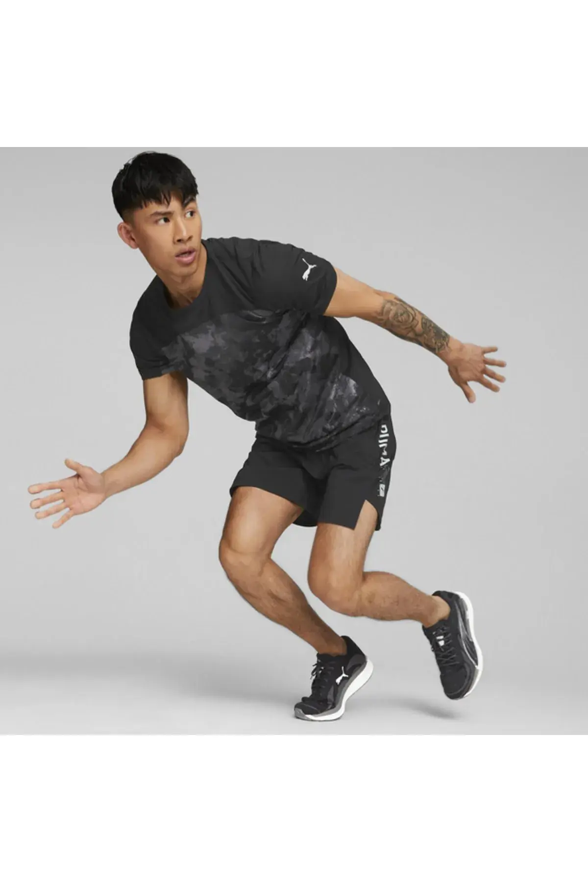 Puma Run Aop Graphıc Ss Tee M Siyah Erkek Koşu Ve Performans T-Shirt