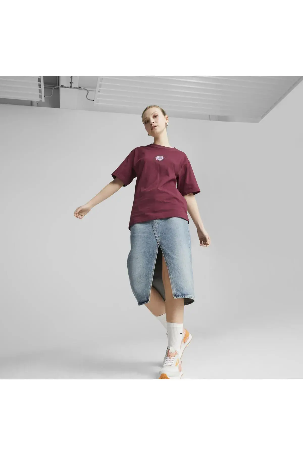 Puma DOWNTOWN Relaxed Graphic Tee Kırmızı Kadın T-Shirt