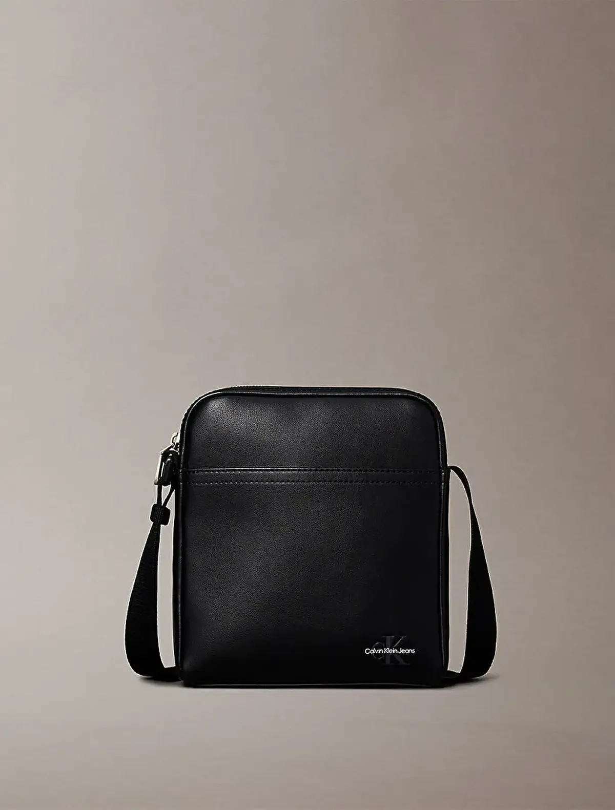 Calvin Klein MONO LOGO REPORTER 18 Siyah Erkek El Çantası Calvin Klein MONO LOGO REPORTER 18 Siyah Erkek El Çantası