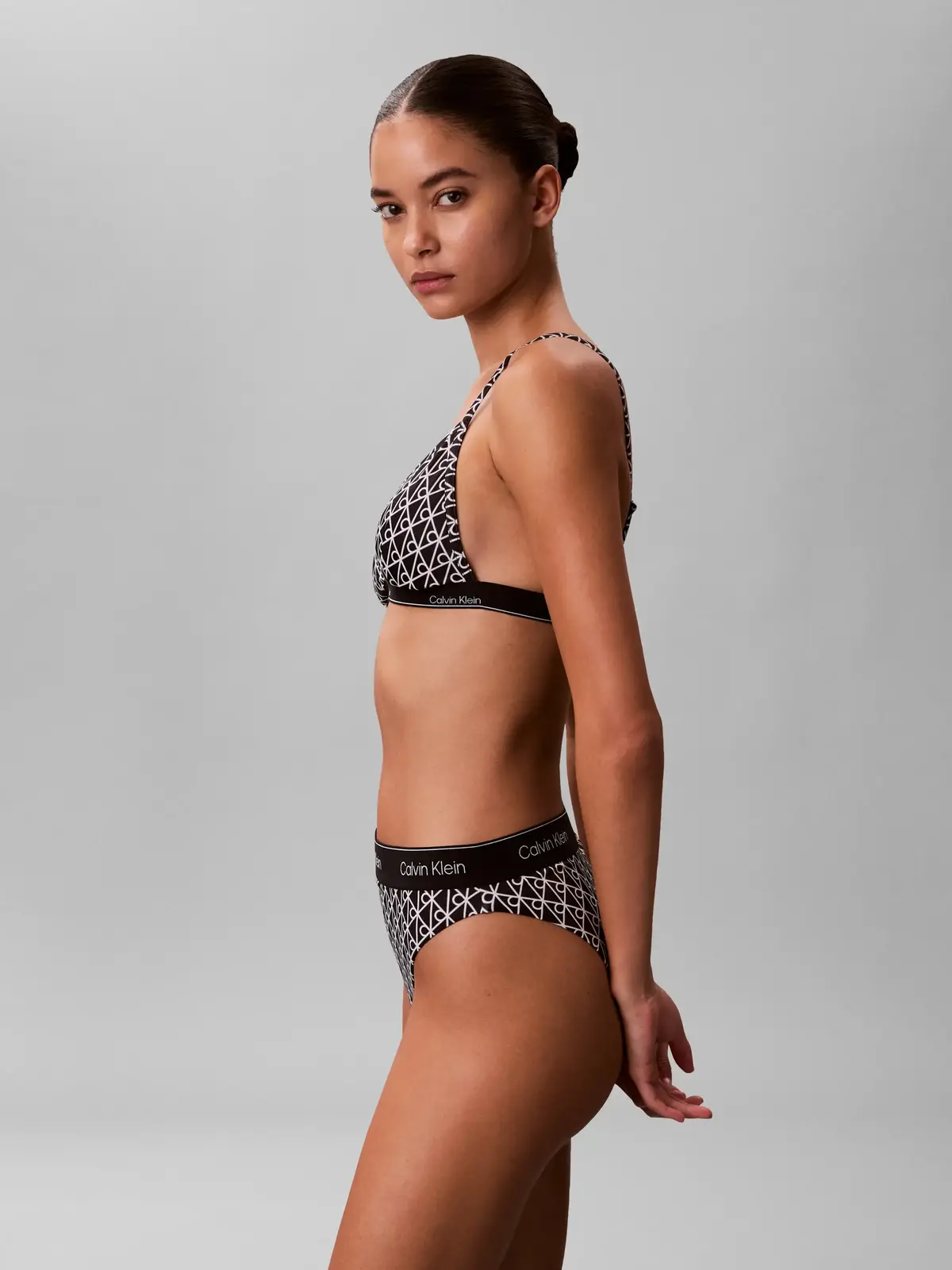 Calvin Klein TRIANGLE Üçgen Logolu Kadın Bikini Üstü