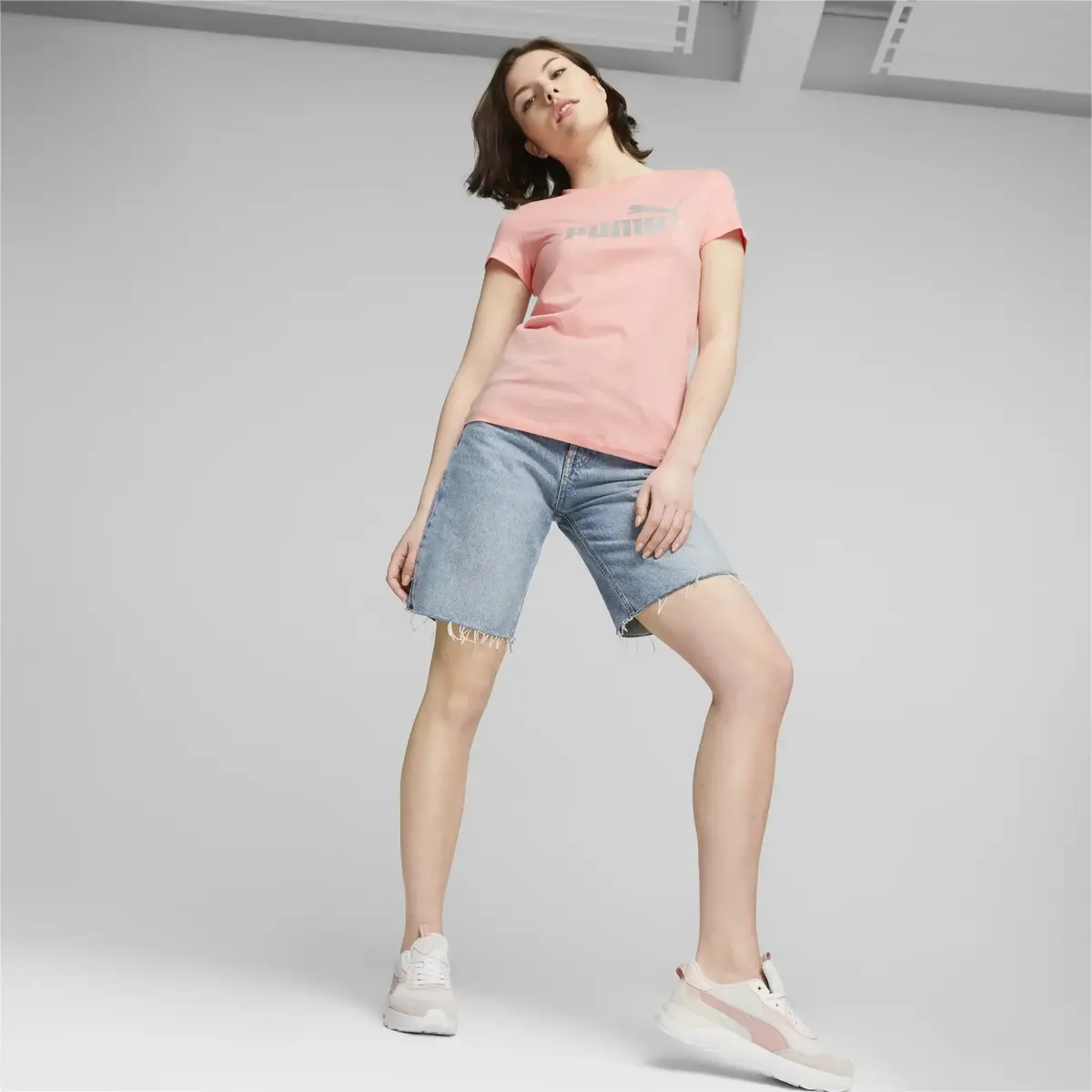 Puma ESS+ Metallic Logo Tee Pembe Kadın T-Shirt