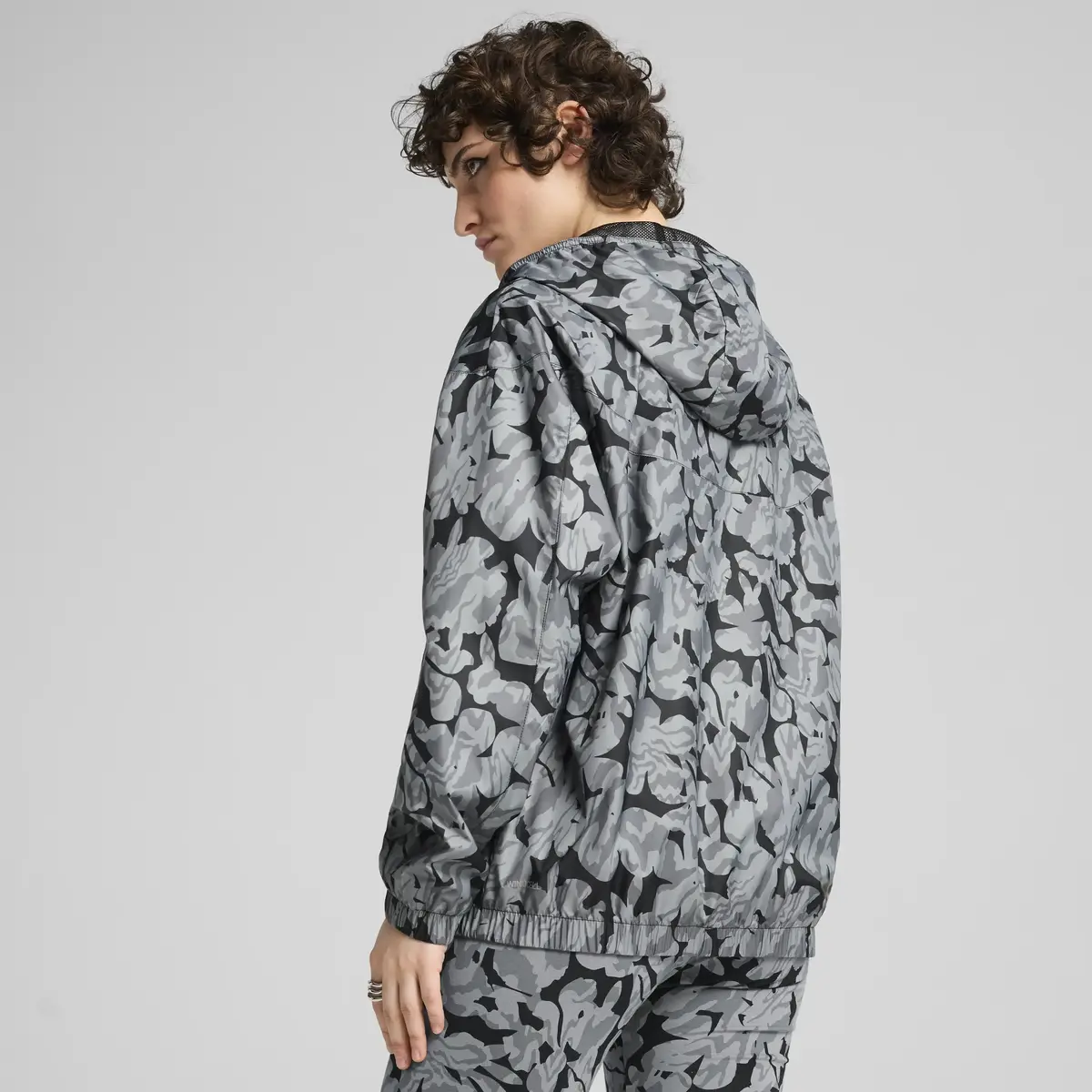 Puma ESS NATURE 2.0 RELAXED Gri Kadın Rüzgarlık