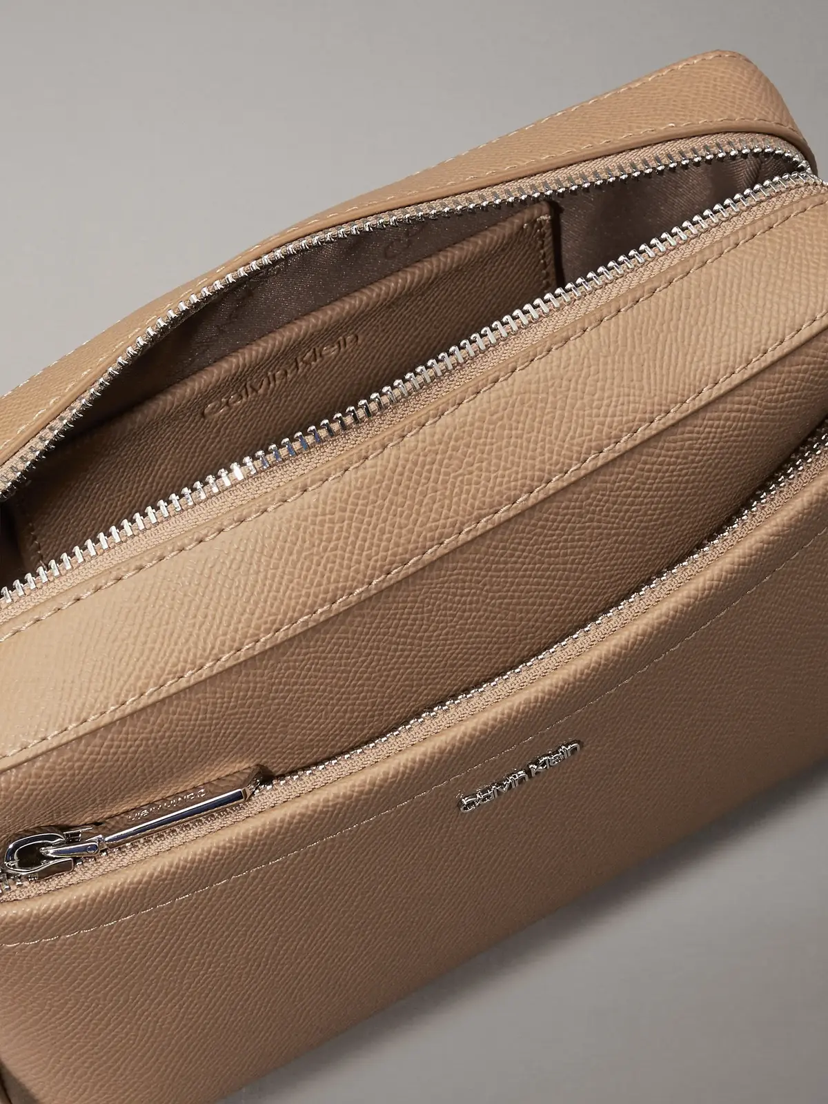 Calvin Klein CK MUST CONV CAMERA, PAI Bej Kadın Çanta