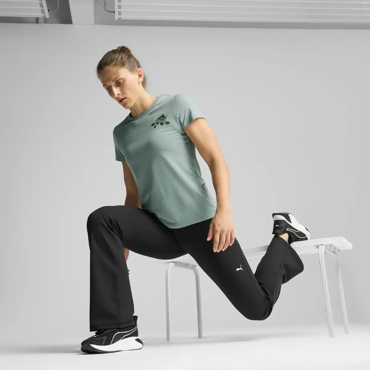 PUMA GRAPHICS TRAIN CONCEPT TEE W Yeşil Kadın T-Shirt