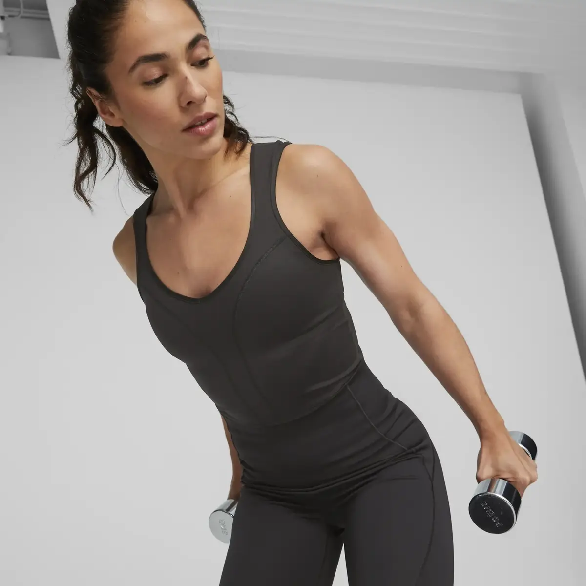 Puma EVERSCULPT BUILT IN TANK Siyah Kadın T-Shirt & Polo