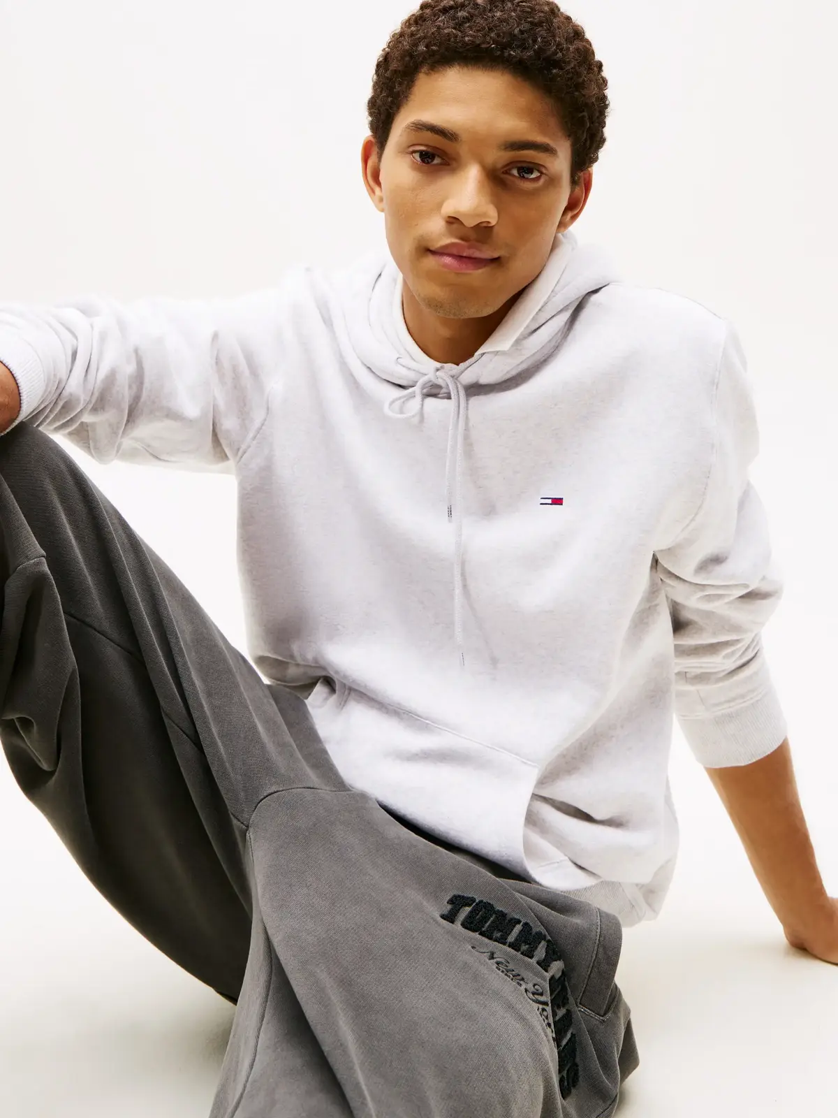 Tommy Hilfiger TJM REG S FLAG HOODI Erkek Gri Sweatshirt