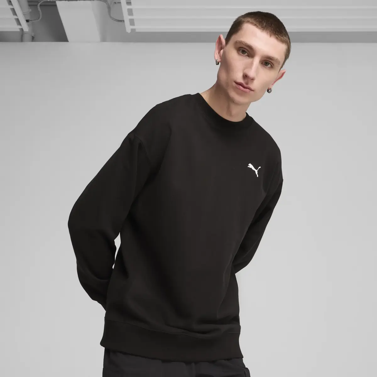 PUMA WARDROBE ESS Relaxed Crew Siyah Erkek Sweatshirt