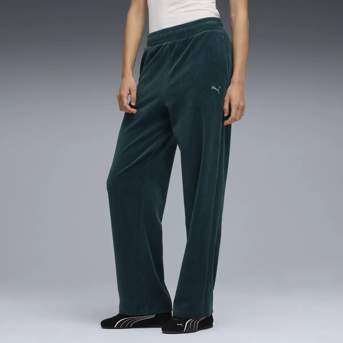 Puma ESS ELEVATED Velour Pant Yeşil Kadın Eşofman Altı