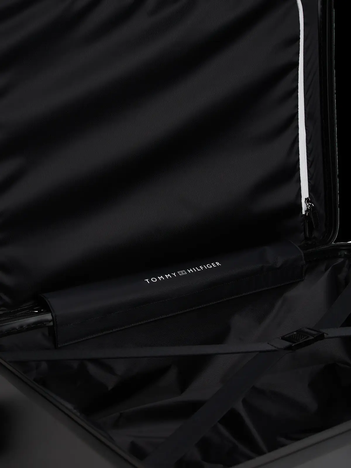 Tommy Hilfiger TH MEDIUM SUITCASE, BDS Siyah Erkek Çanta