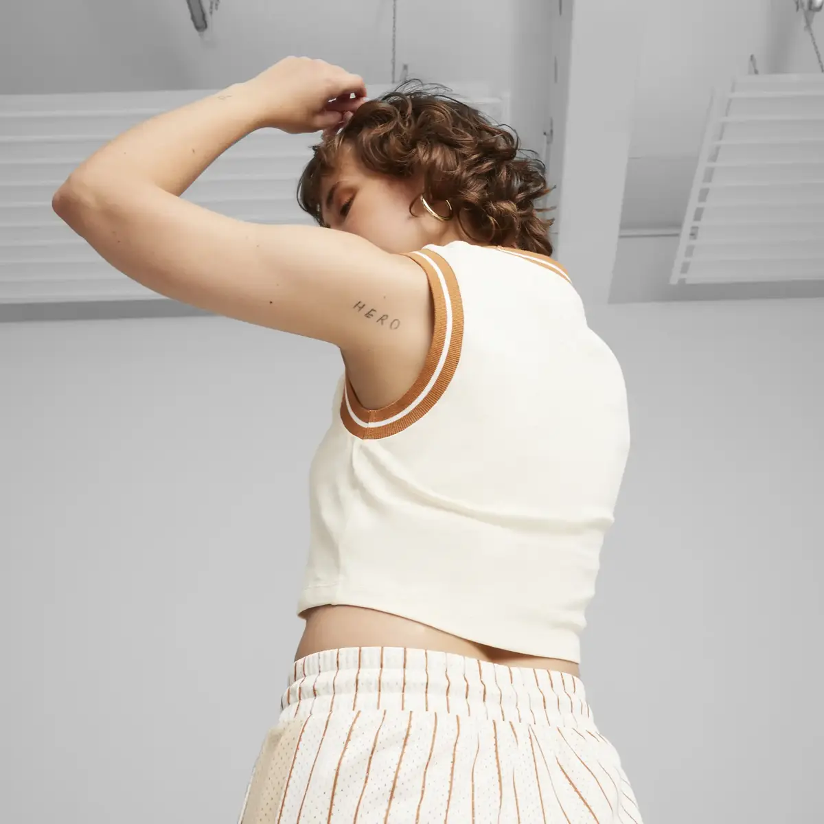 PUMA TEAM Graphic Crop Tee Krem Kadın Crop T-Shirt