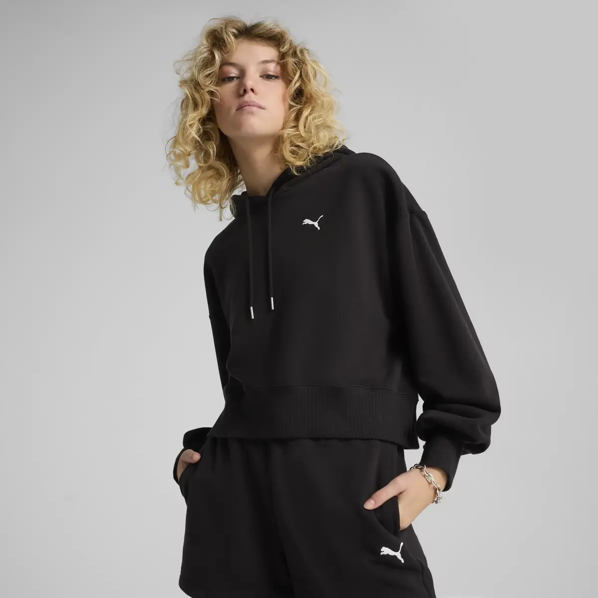 Puma WARDROBE ESS Cropped Hoodie Siyah Kadın Hoodie