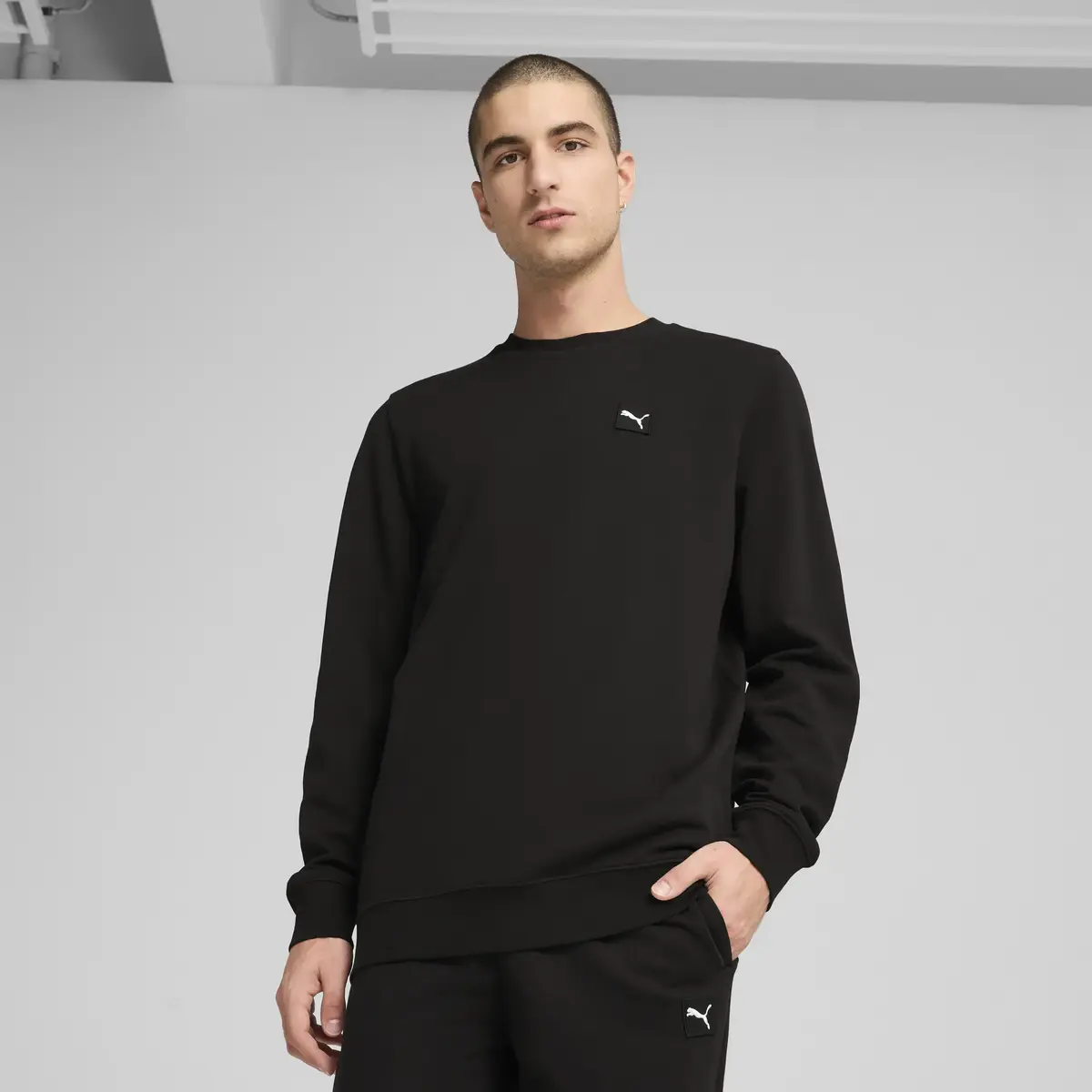 PUMA ESS ELEVATED Crew Erkek Siyah Sweatshirt