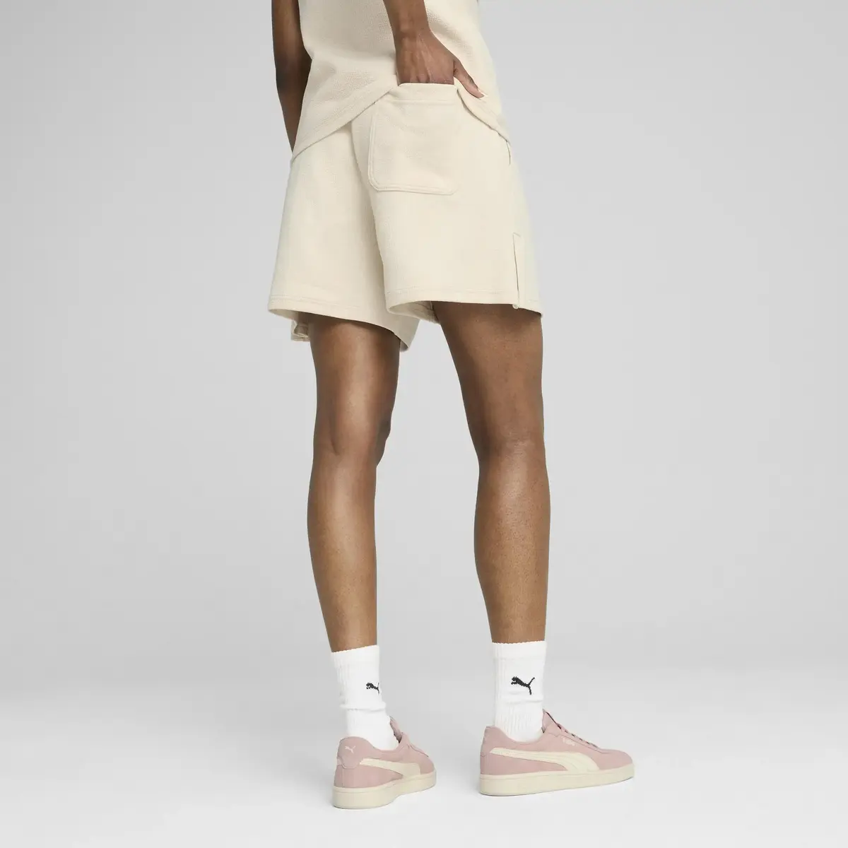 PUMA HER High-Waist Shorts Bej Kadın Şort