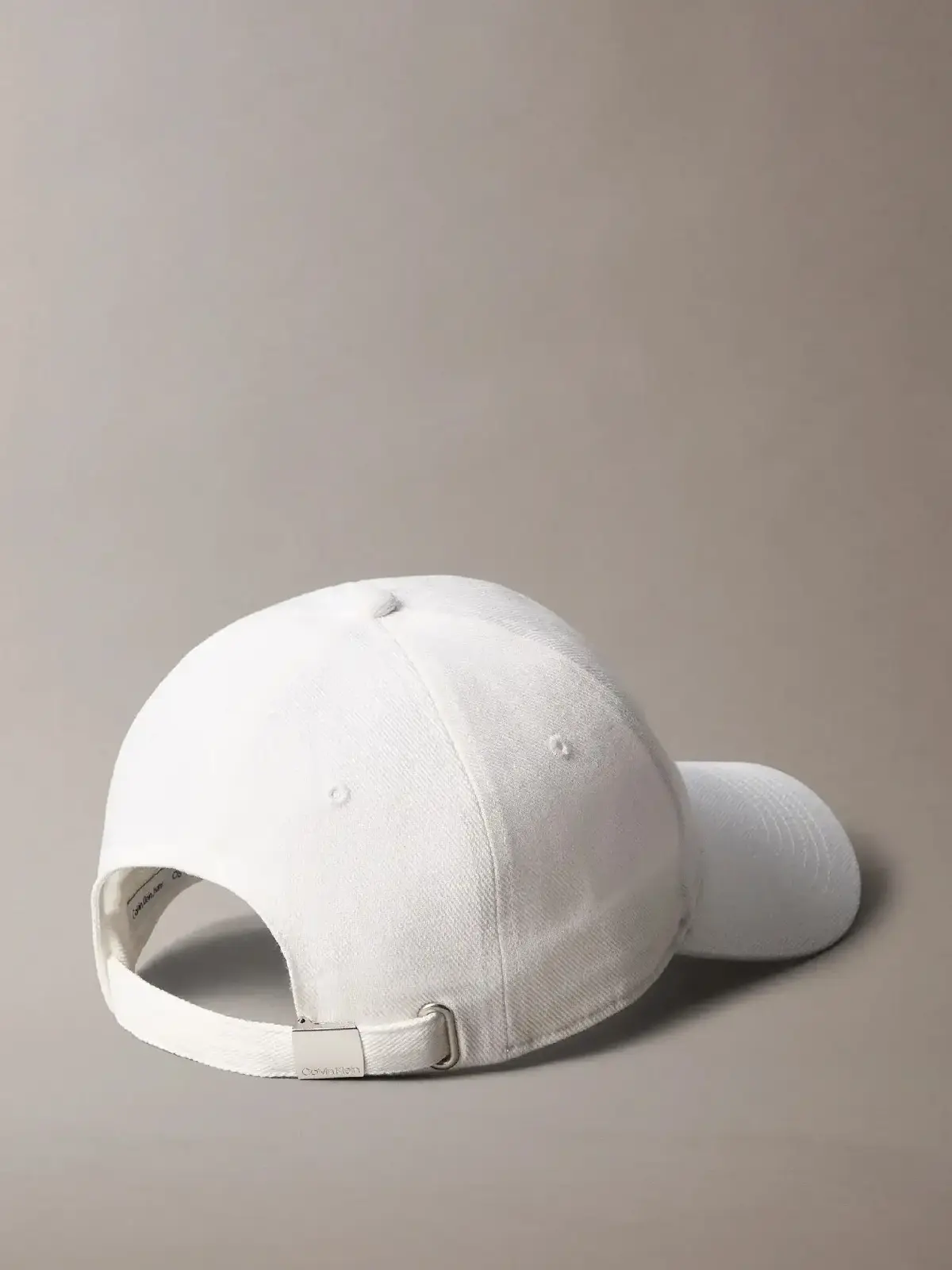Calvin Klein MONO LOGO EMBRO CAP Beyaz Erkek Şapka Calvin Klein MONO LOGO EMBRO CAP Beyaz Erkek Şapka