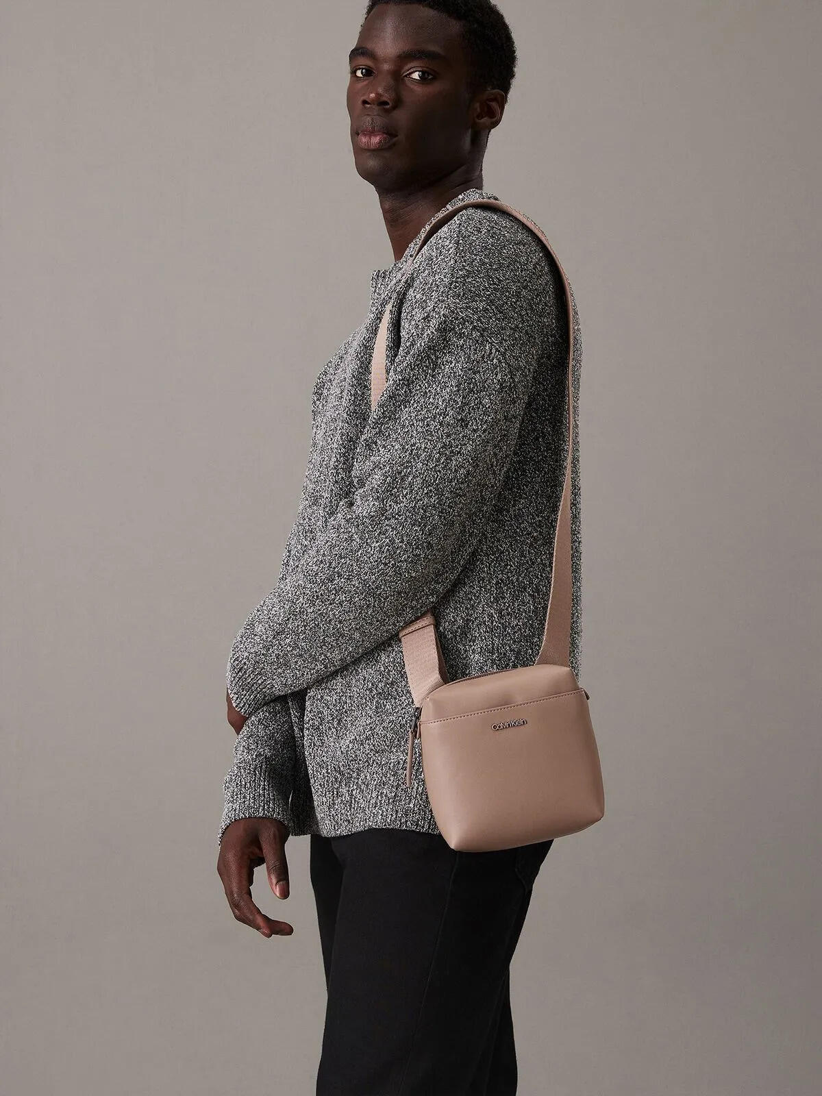 Calvin Klein CLEAN ESSENTIAL CUBE, PA0 Bej Unisex Çanta