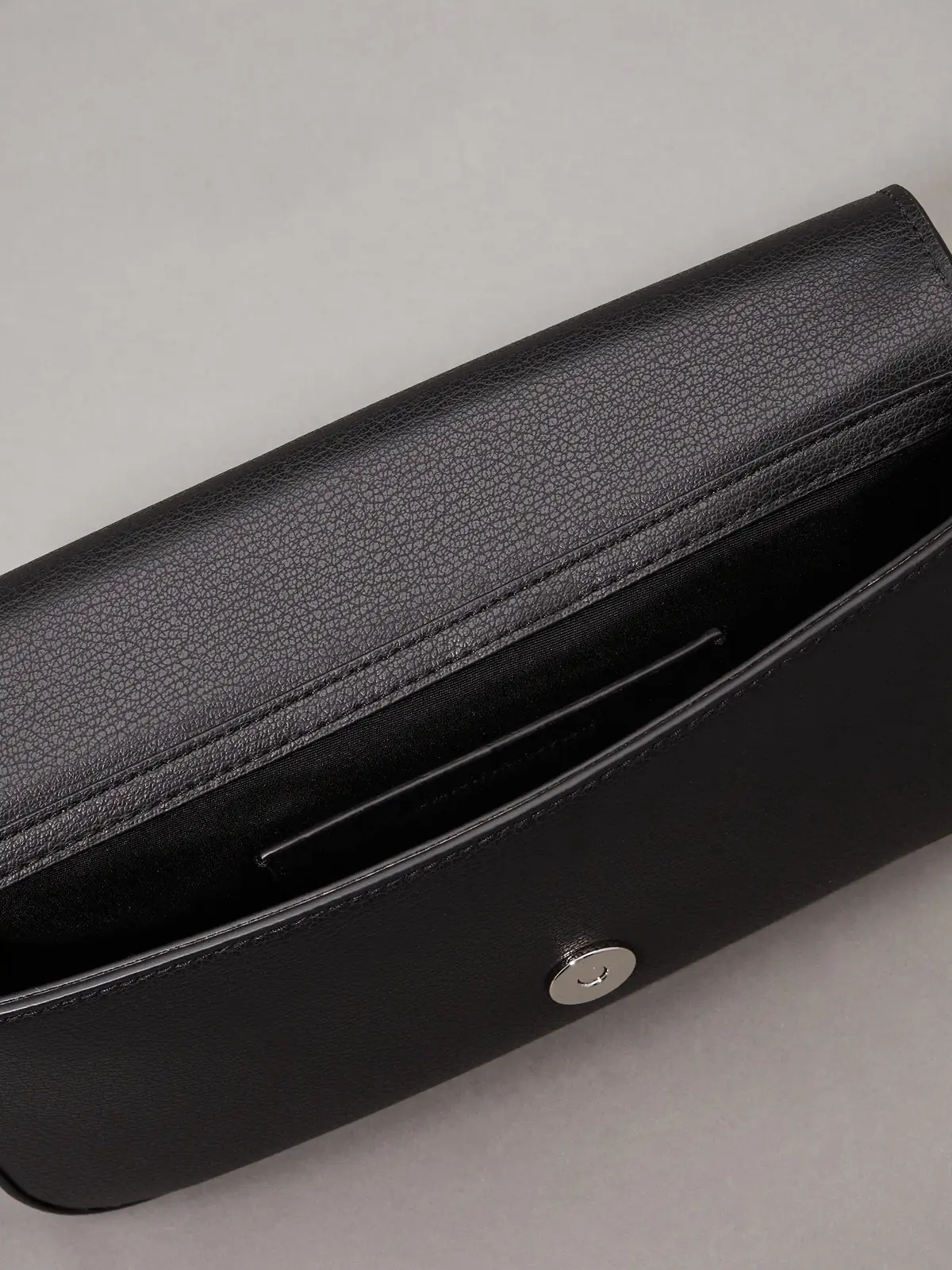 Calvin Klein MINIMAL MONOGRAM SHO Siyah Kadın Omuz Çantası