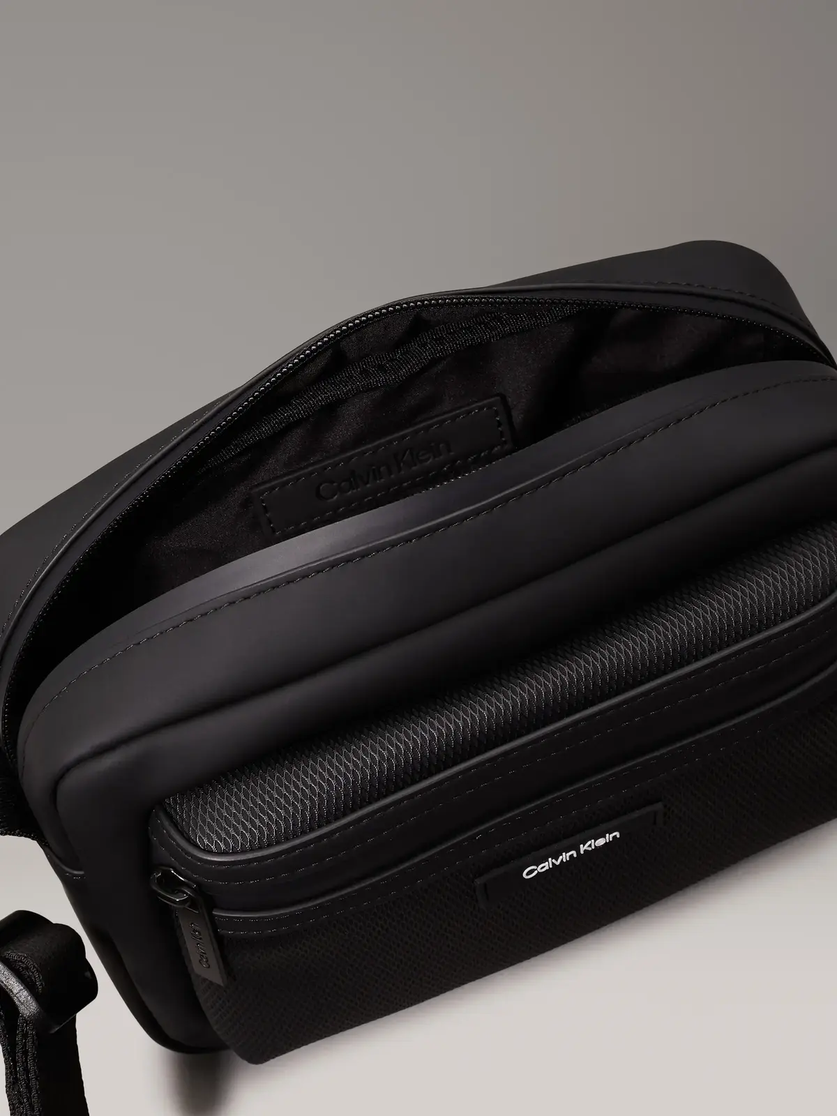 Calvin Klein CK ESSENTIAL CAMERA, BEH Siyah Erkek Çanta