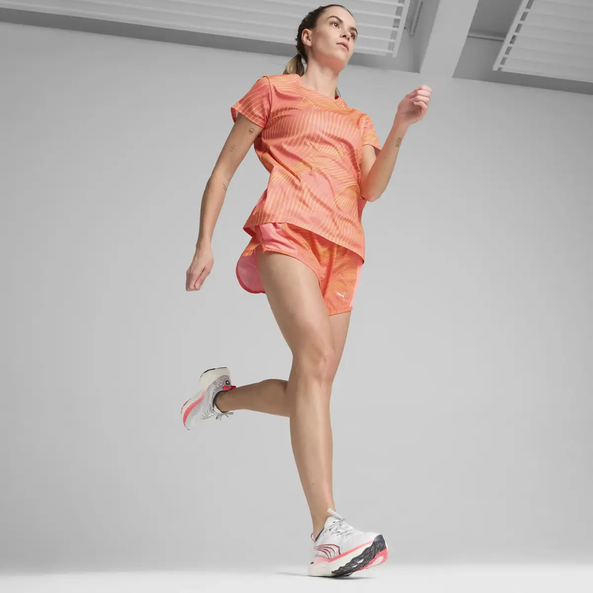 Puma RUN FAVORITE AOP TEE W Pembe Kadın T-Shirt