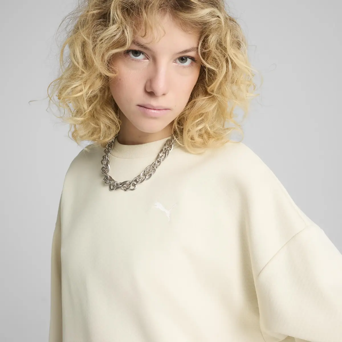 PUMA WARDROBE ESS Oversized Crew Bej Kadın Sweatshirt