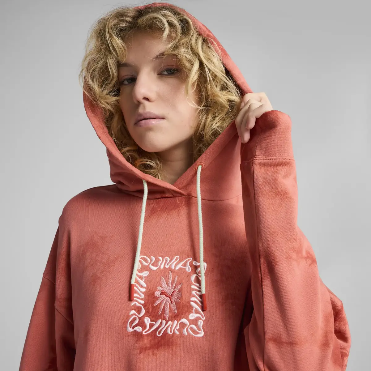 PUMA WARDROBE ESS Graphic Hoodie Kırmızı Kadın Hoodie
