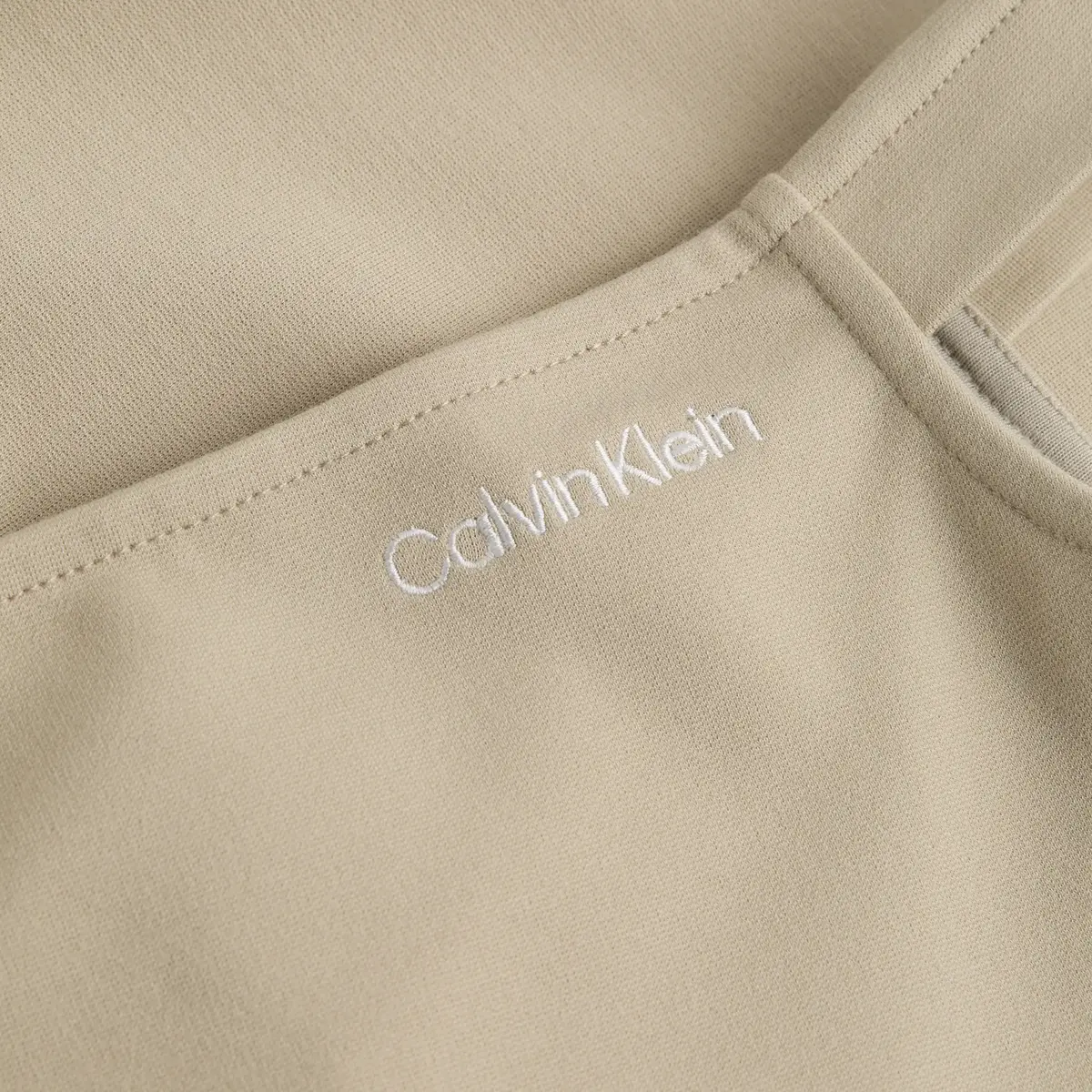 Calvin Klein LOGO BARDOT MILANO T, PF0 Bej Kadın T-Shirt & Polo