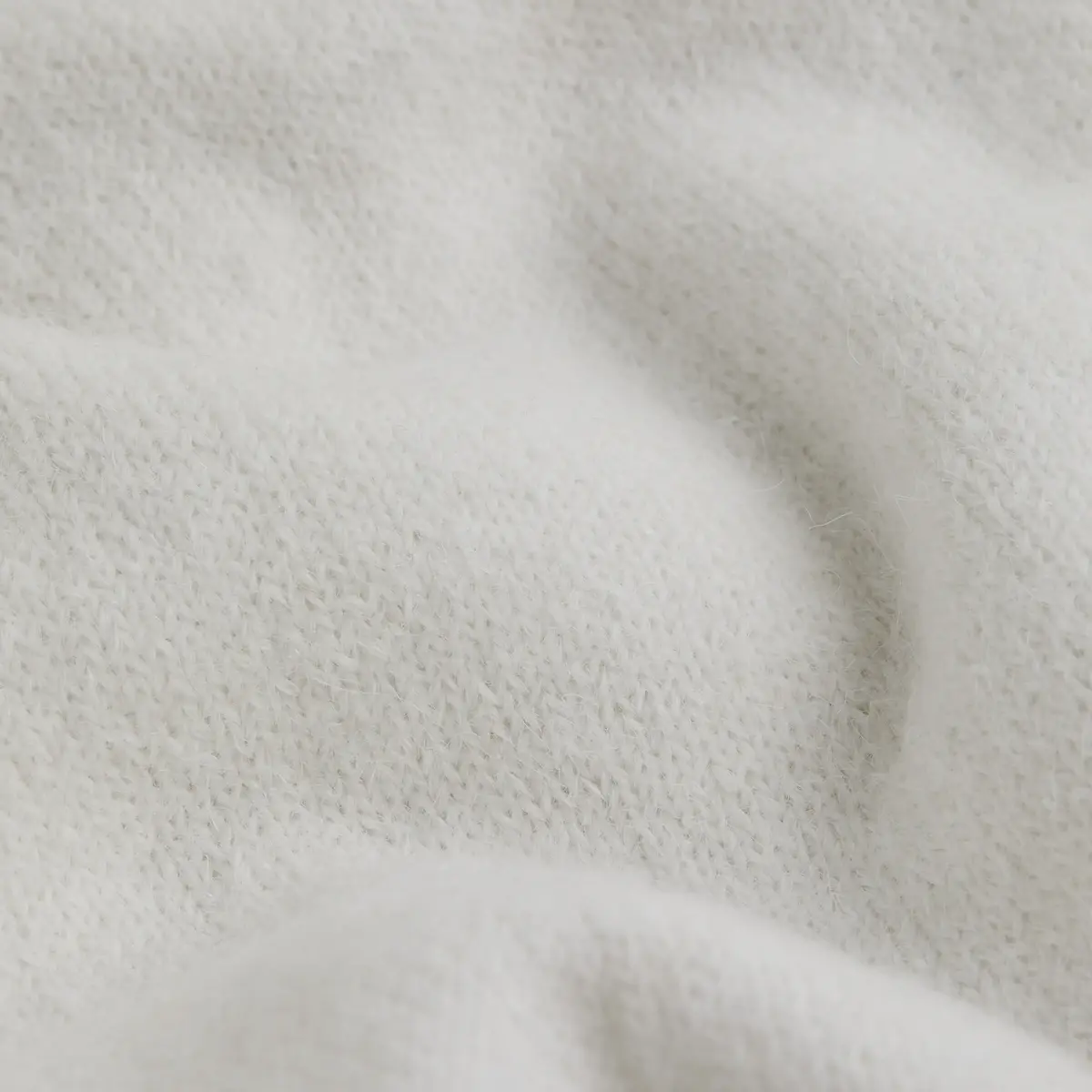 Calvin Klein FLUFFY YARN V-NECK S Kadın Beyaz Kazak