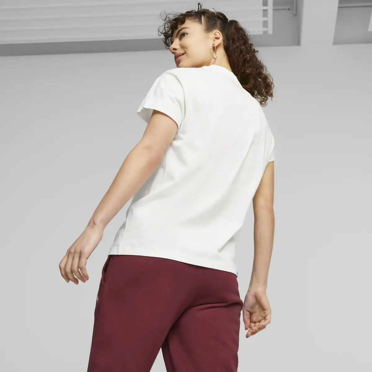 Puma HER Tee Beyaz Kadın T-Shirt & Polo