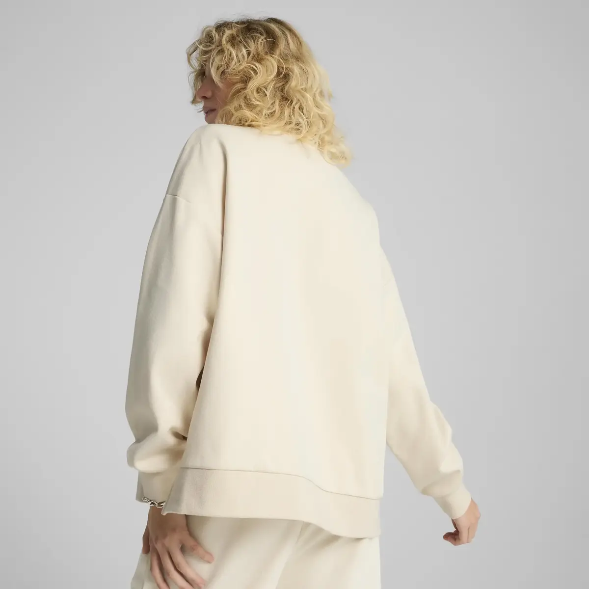 PUMA WARDROBE ESS Oversized Crew Bej Kadın Sweatshirt