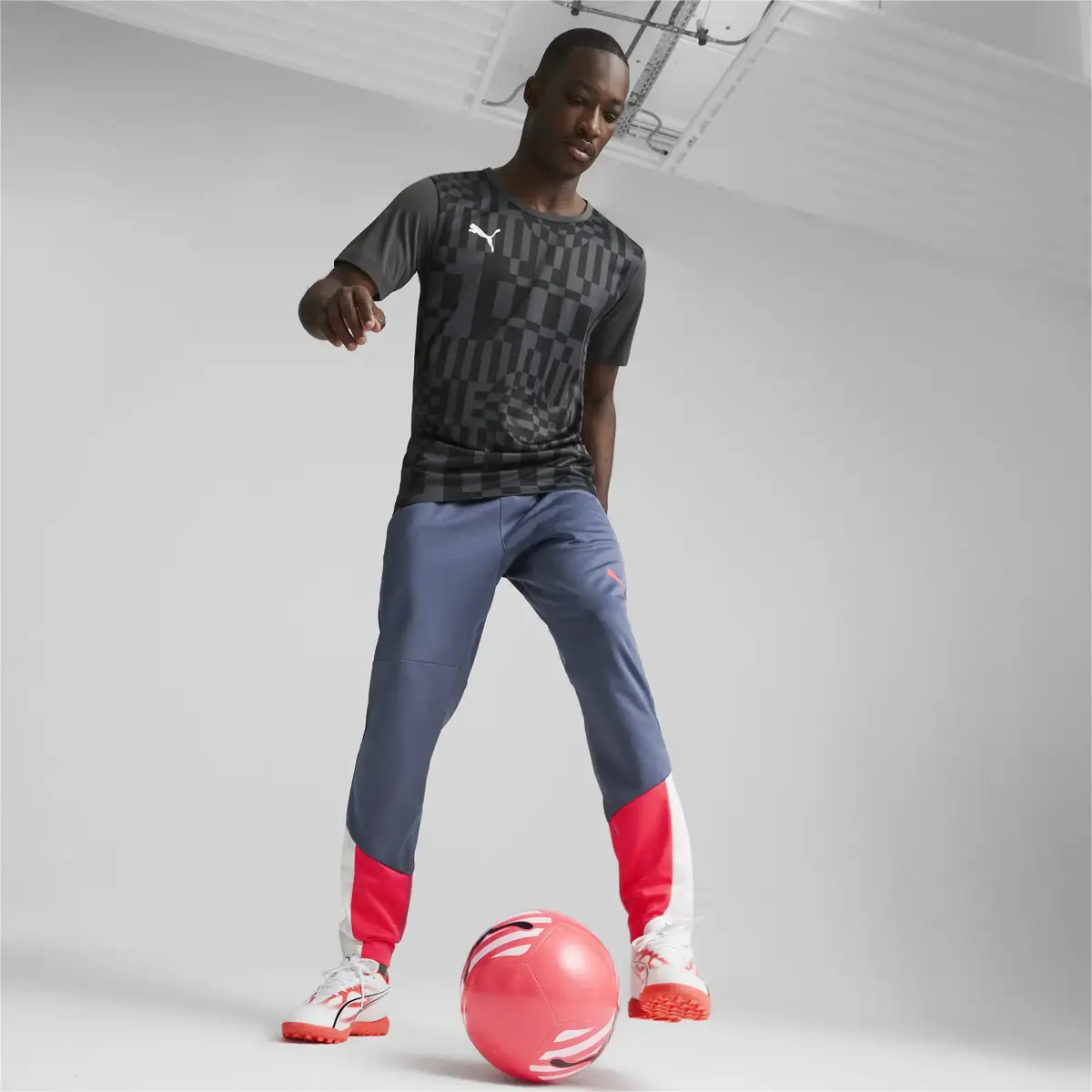 Puma ULTRA PLAY TT Kırmızı Erkek Halı Saha Ayakkabısı