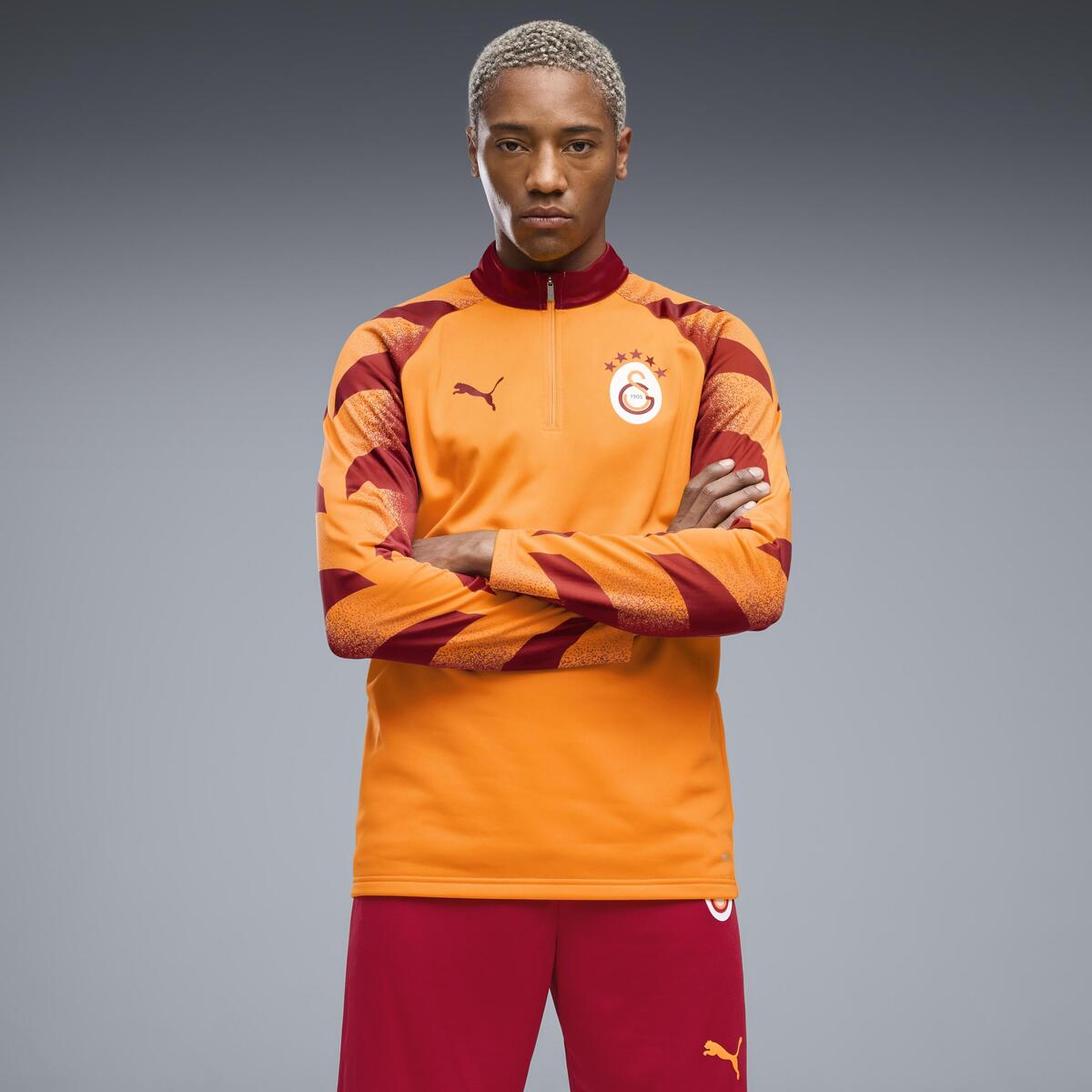 Puma GSK Warm Up 1/4 Zip Top GALATASARAY Erkek Fermuarlı Dar Kesim Üst