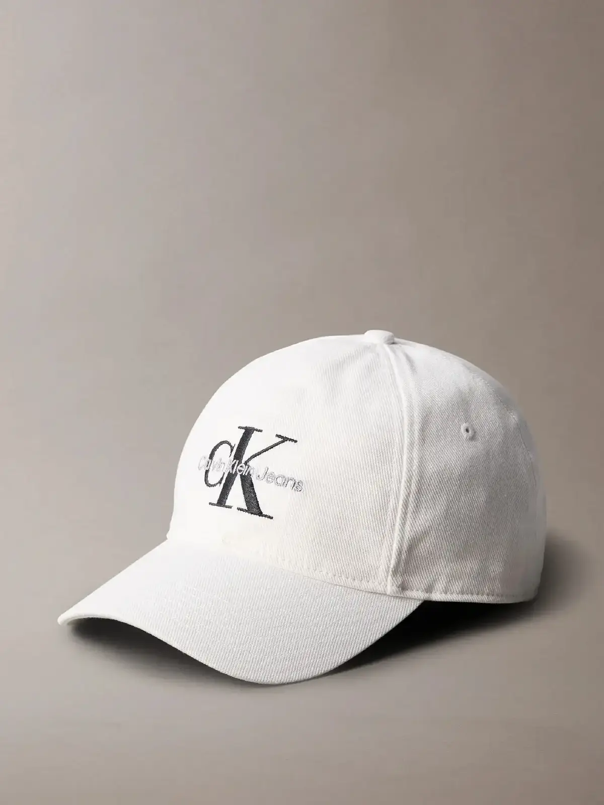 Calvin Klein MONO LOGO EMBRO CAP Beyaz Erkek Şapka Calvin Klein MONO LOGO EMBRO CAP Beyaz Erkek Şapka
