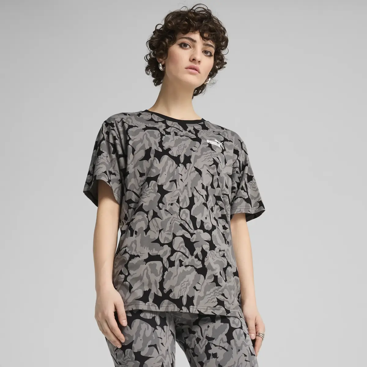 Puma NATURE 2.0 Relaxed AOP Tee Siyah Kadın T-Shirt & Polo