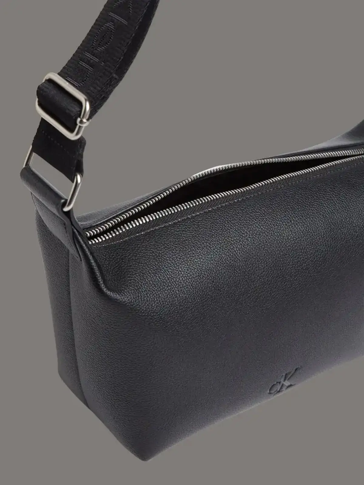 Calvin Klein ULTRALIGHT SHOULDER BAG Siyah Kadın El Çantası Calvin Klein ULTRALIGHT SHOULDER BAG Siyah Kadın El Çantası