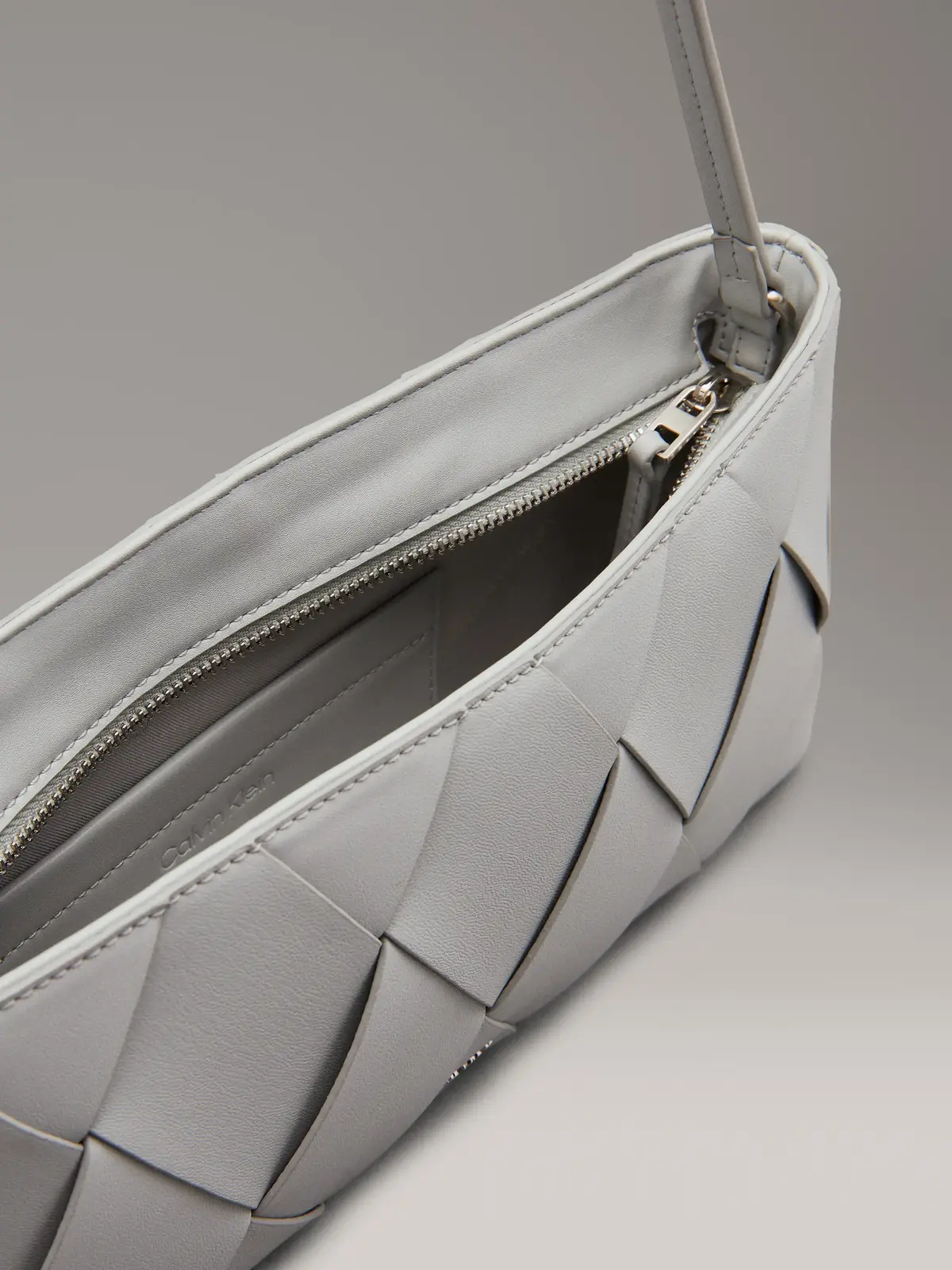 Calvin Klein CK WOVEN ELONGATED S, PDE Gri Kadın Çanta