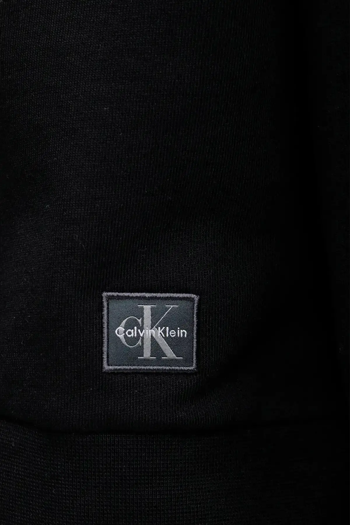 Calvin Klein A - CROPPED BADGE LOGO SWEATSHIR Siyah Kadın Sweatshirt Calvin Klein A - CROPPED BADGE LOGO SWEATSHIR Siyah Kadın Sweatshirt