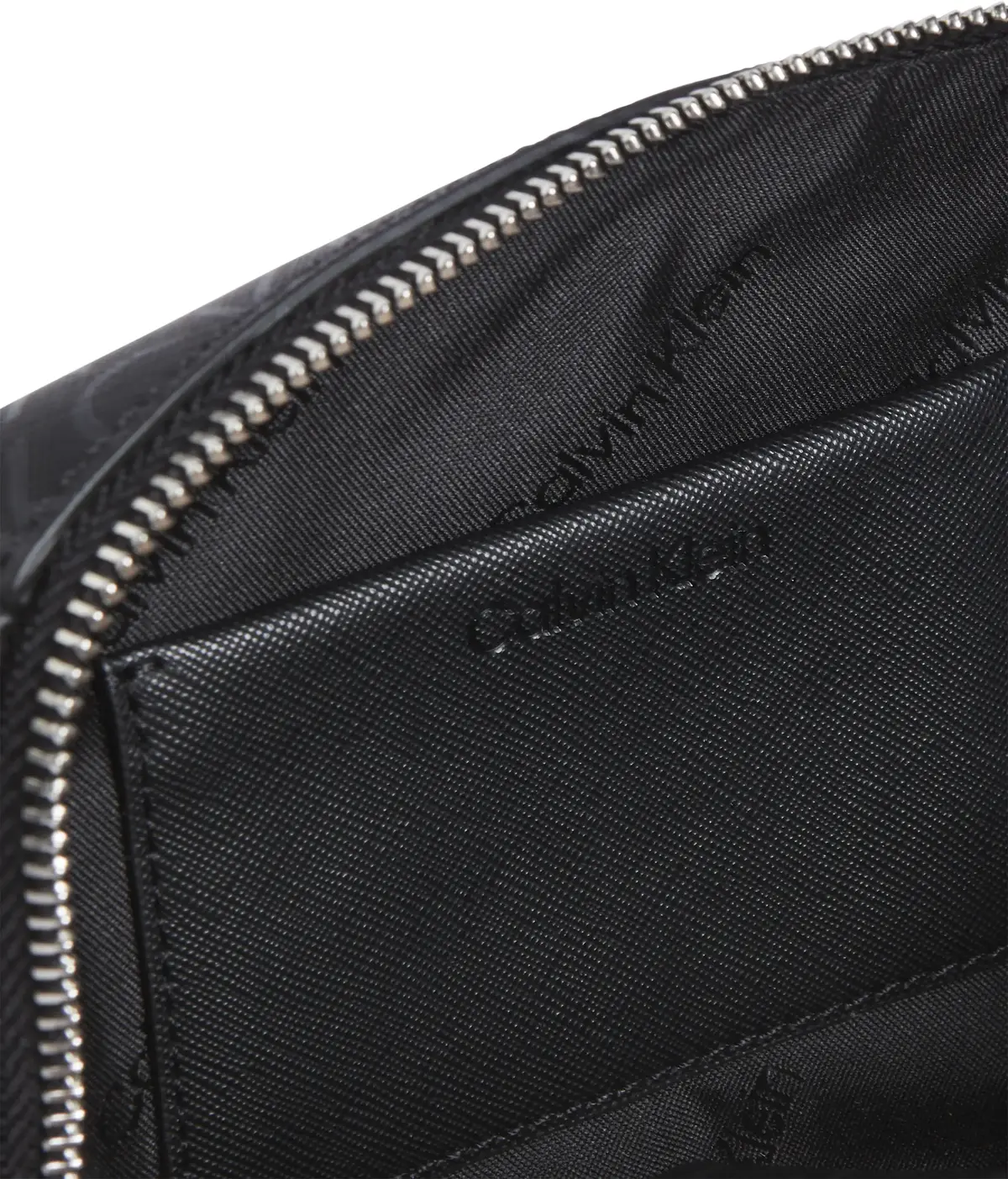 Calvin Klein CK MUST MINI BAG_MON Kadın Siyah Omuz Çanta