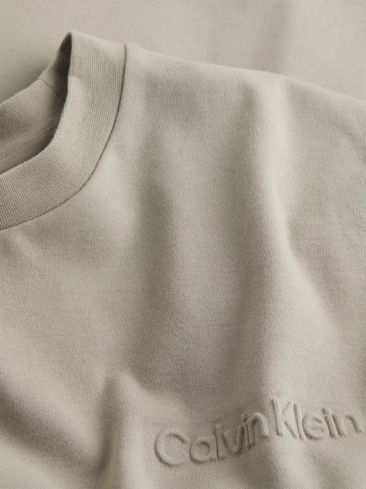 Calvin Klein EMBOSSED LOGO T-SHIR, RAJ Bej Erkek T-Shirt & Polo
