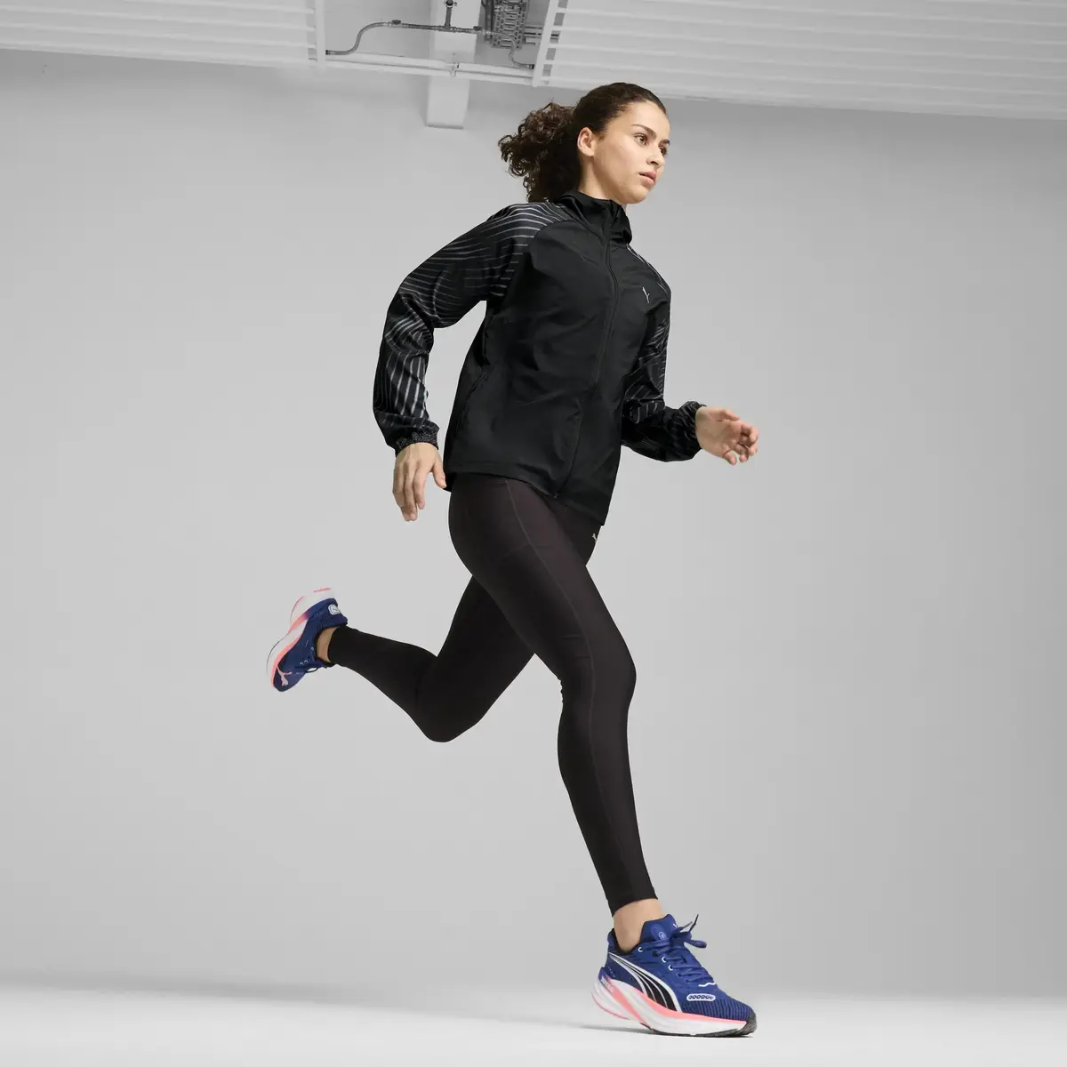 Puma RUN FAVORITE AOP WOVEN JKT W Siyah Kadın Sweatshirt