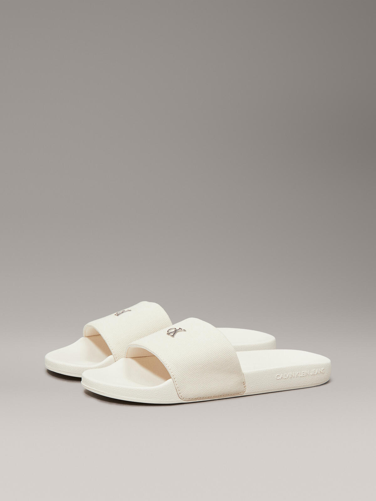 Calvin Klein SLIDE MONOGRAM HARDW, AEO Krem Kadın Terlik