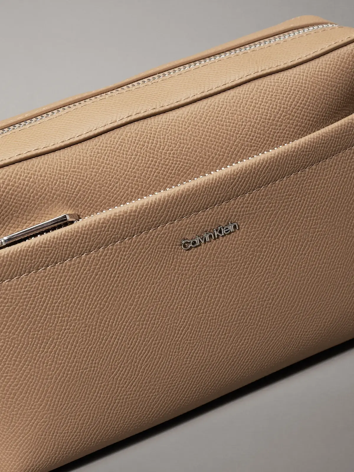 Calvin Klein CK MUST CONV CAMERA, PAI Bej Kadın Çanta