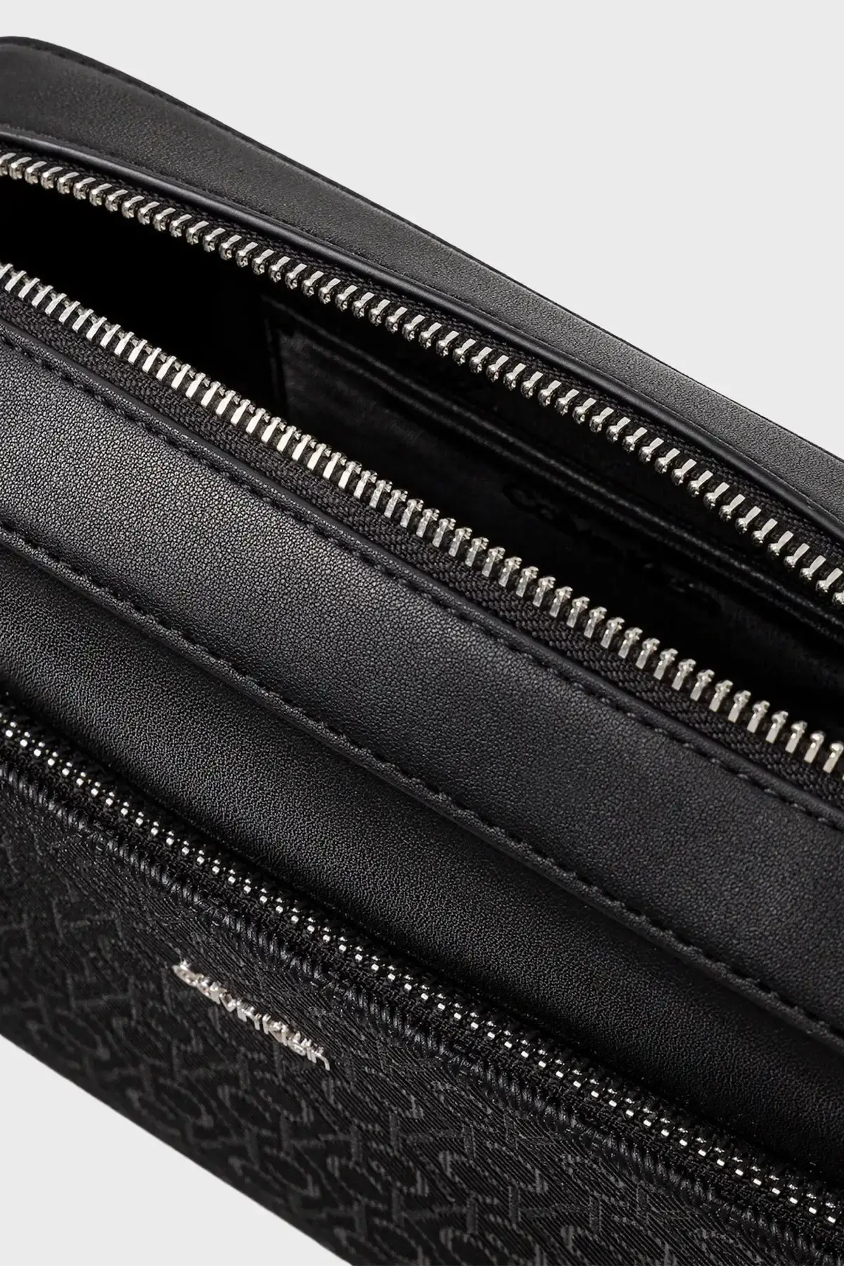 Calvin Klein CK MUST AOP DOUBLE STRAPS CAMERA Siyah Kadın El Çantası